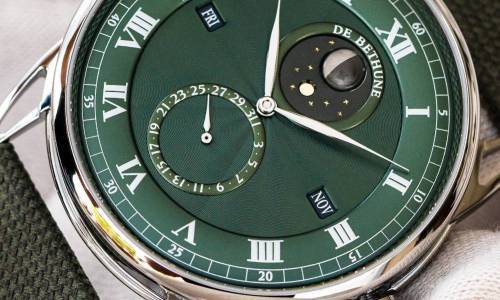 De Bethune lanza el nuevo DB25QP con una esfera guilloché verde