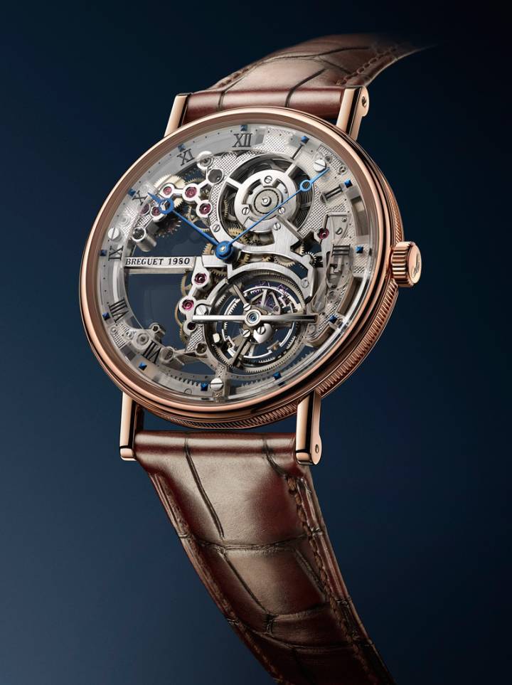 This year, Breguet presents in its Classique collection the Extra Flat Skeleton Tourbillon 5395. Silicon has been integrated into the flat spiral anchor escapement. Note the remarkable slimness of the movement, with its 3 mm thickness.