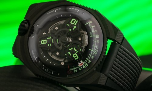 Urwerk presenta el UR-100V en carbono