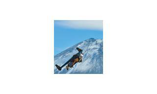 El Jet Man de Breitling Realiza su Primer Vuelo en Asia