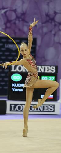 Yana Kudryavtseva, Embajadora de la Elegancia de Longines, durante su actuación en la combinada