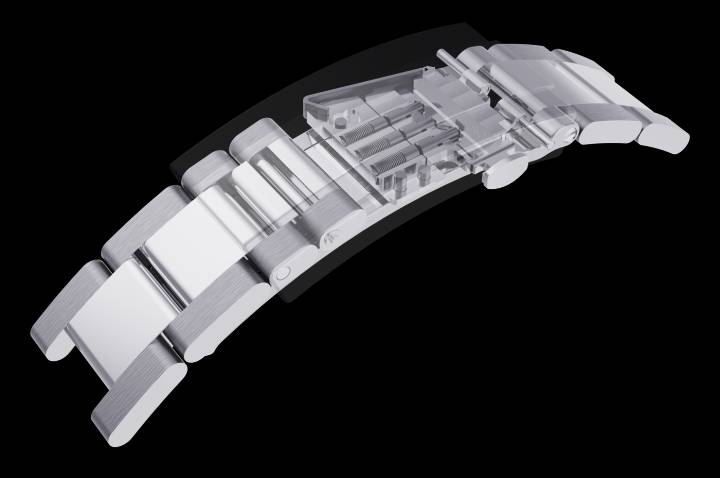 El sistema Watchlock®, integrado en el cierre desplegable, está diseñado para evitar que el reloj se pierda por apertura accidental o intencionada del cierre. La cerradura se activa y desactiva mediante una mini-llave (suministrada en su propio llavero).