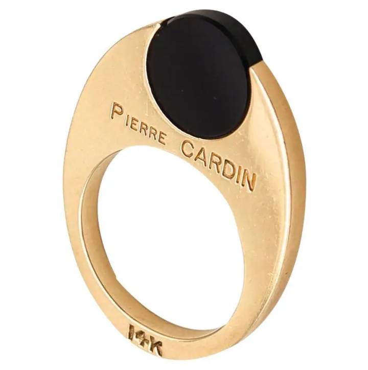 Anillo realizado por Jean Dinh Van para Pierre Cardin en 1970