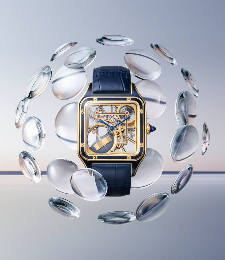 Fiel a la elegancia del original de 1904, el reloj Santos-Dumont obtiene su primer movimiento esqueleto. Cada detalle de su arquitectura está diseñado para celebrar al aviador.