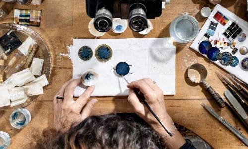 Los múltiples talentos de la esmaltadora Anita Porchet