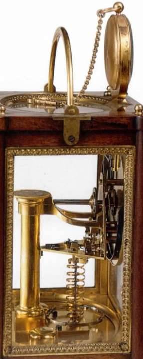 Detalle del mecanismo que vincula el reloj al reloj maestro.