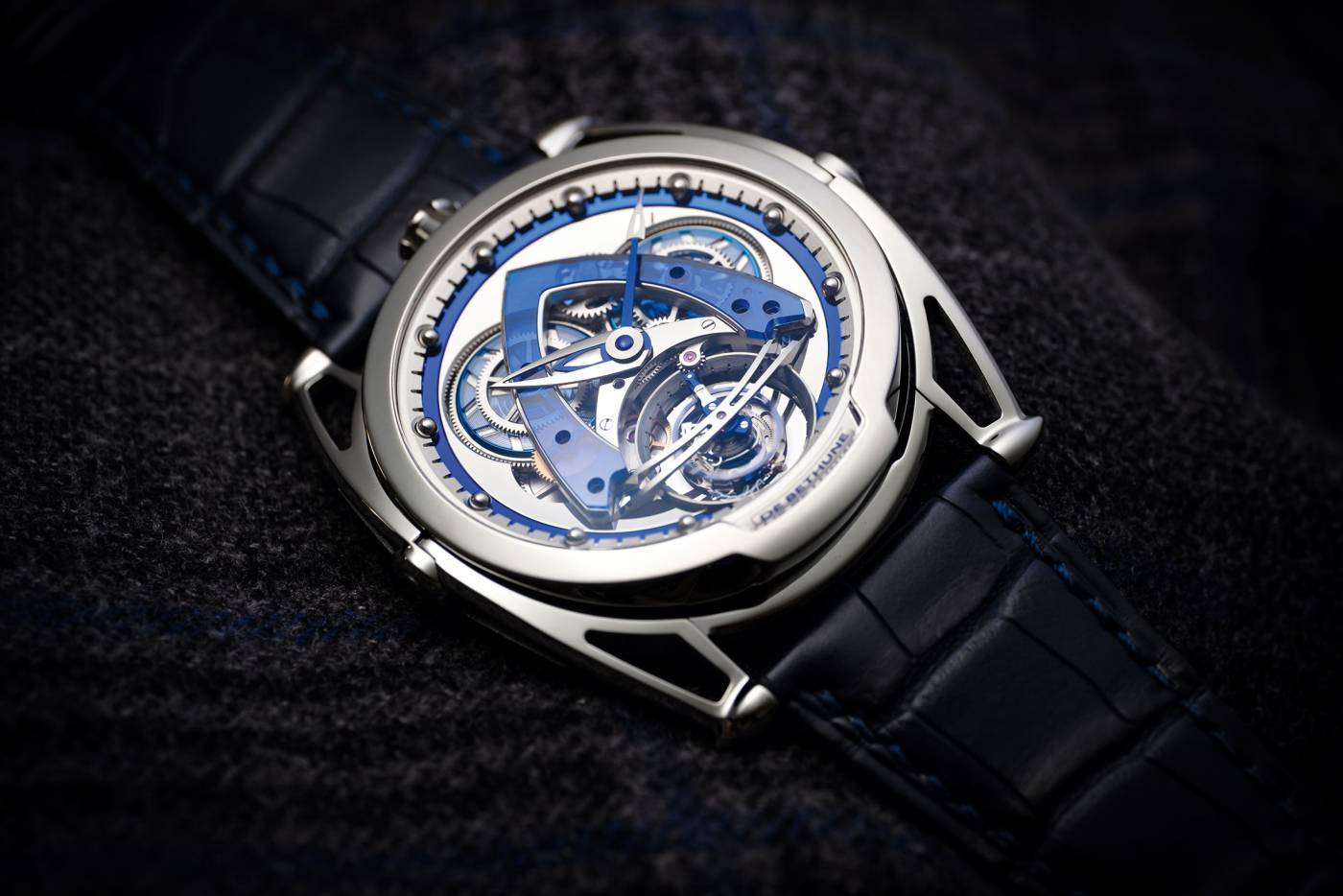 De Bethune: el DB28 Steel Wheels Sapphire Tourbillon