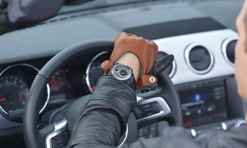 El REC P-51, un sólido reloj con una sólida causa