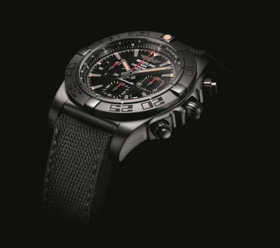 El Breitling Chronomat 44 Blacksteel añade un borde a su esfera
