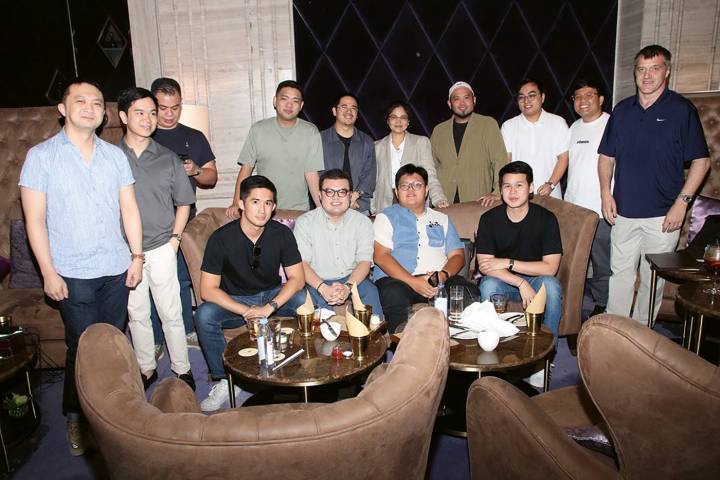 Una reunión del Watch Cringe Manila, un grupo de coleccionistas de relojes filipinos.