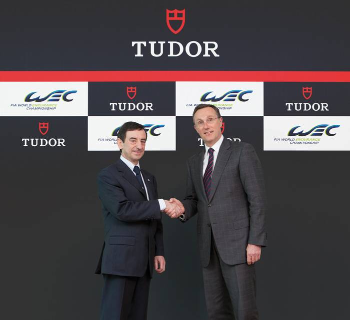 Pierre Fillon, Presidente del Automobile Club de l'Ouest (ACO), izquierda, y Philippe Peverelli, Director General de Montres Tudor SA.
