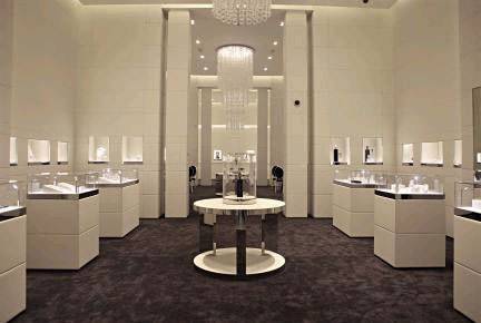Versace celebra la apertura de tres nuevas Boutiques insignia en Dubai