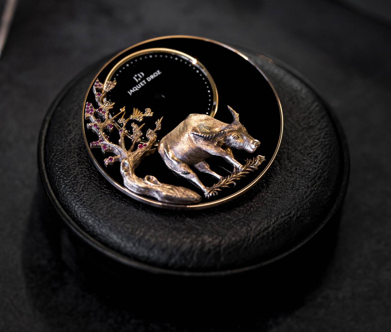 jaquet_droz_petite_heure_minute_buffalo_engraved_-_europa_star_magazine_2021