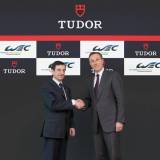 Pierre Fillon, Presidente del Automobile Club de l'Ouest (ACO), izquierda, y Philippe Peverelli, Director General de Montres Tudor SA.