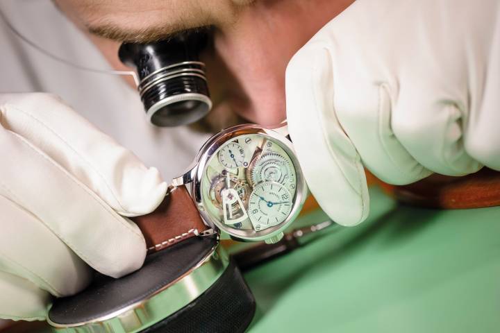 Los relojeros prueban su ADN