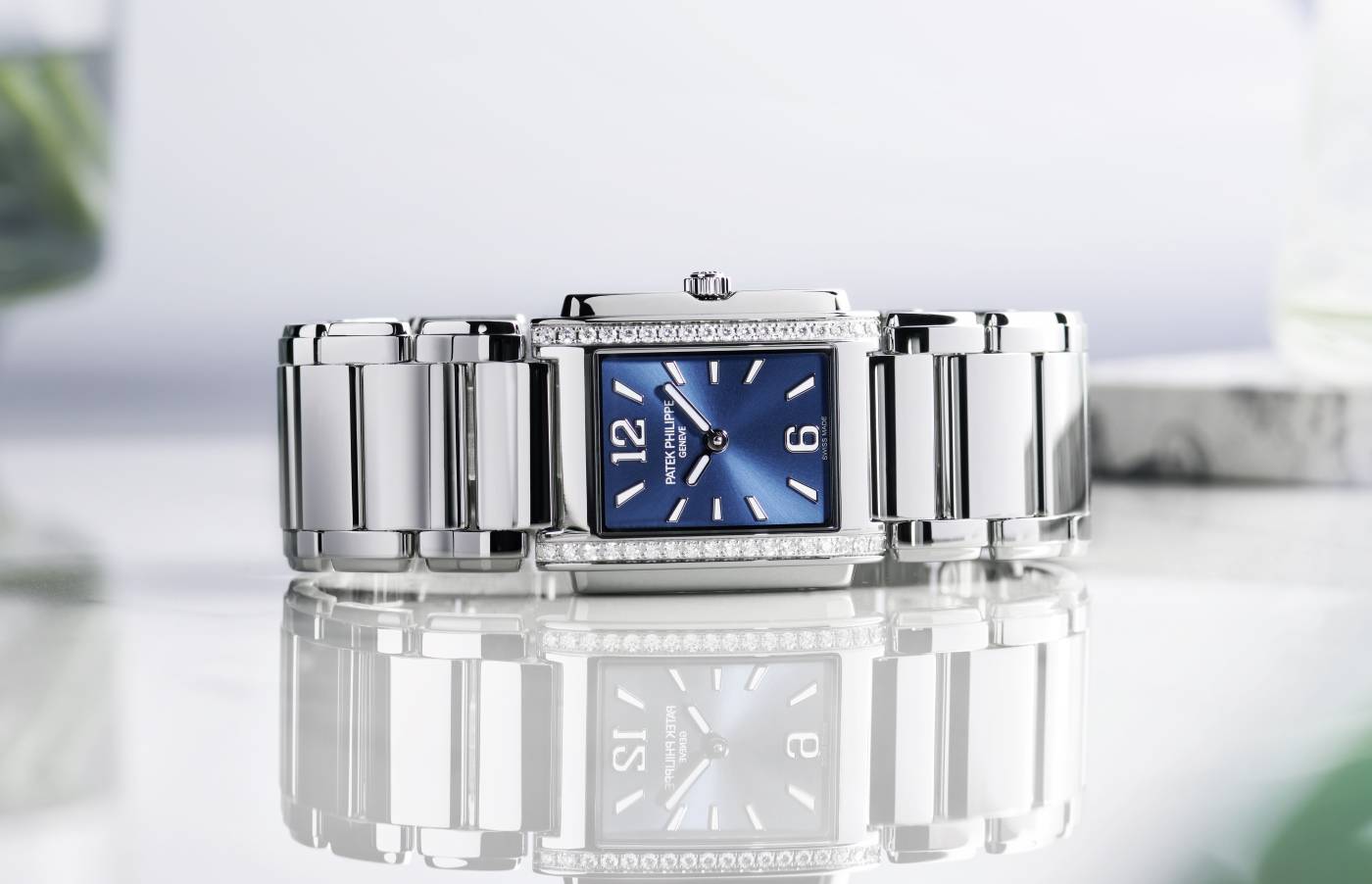 Patek_4910_1201r-001_blue_-_europa_star_magazine_2021