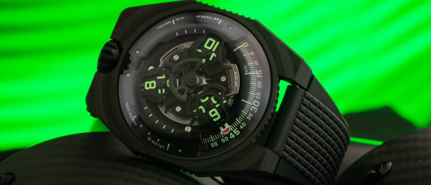 Urwerk presenta el UR-100V en carbono