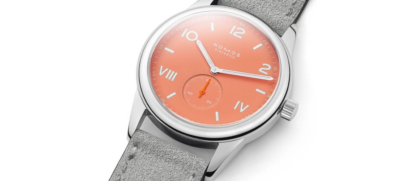 Nomos Glashütte Club Campus en coral crema y verde eléctrico