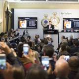 Tim Bourne subastando la Supercomplicación Henry Graves de Patek Philippe