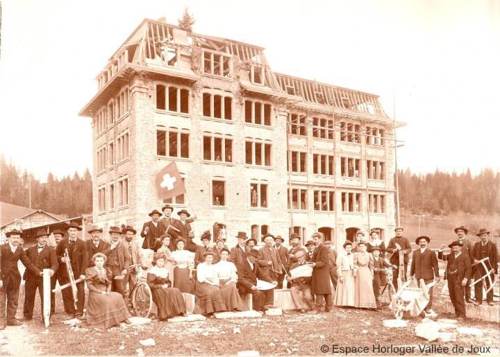 Ecole d'horlogerie de la Vallée de Joux in 1907 (mientras se encontraba en construcción) 