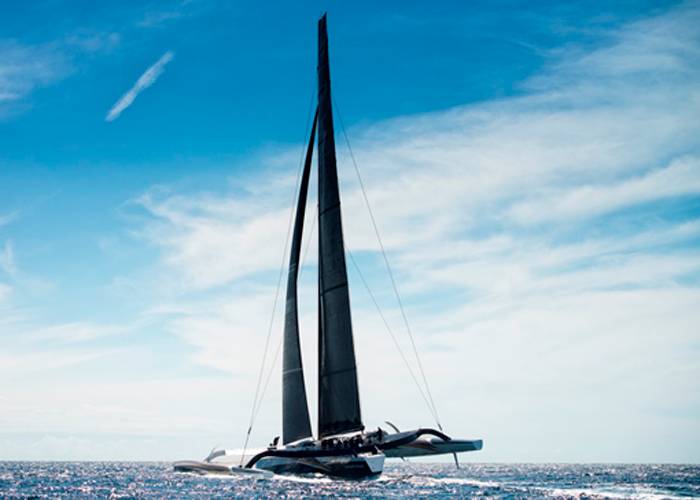 6 y 7 de Agosto, Lorient, Francia: el Maxi Spindrift 2 durante la segunda sesión de entrenamiento en alta mar.