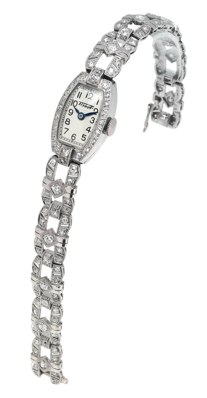 Un reloj de pulsera de oro para mujer con diamantes engastados, fechado en 1939.. Tissot Museum Collection. E00012424. 