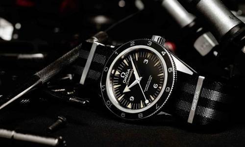  Daniel Craig vió donde se hacen los Omegas de James Bond