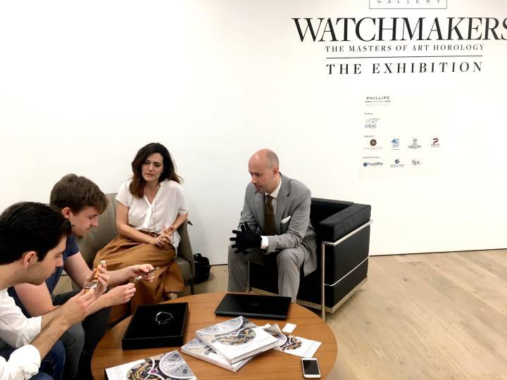 Phillips acogió la gira mundial de la Independent Watchmakers Exhibition que acabó en Londres. Mis invitados millennials tuvieron el privilegio de ver piezas maestras con el propietario de la exposición, Mr Claudio Proietti de Maxima Gallery. 