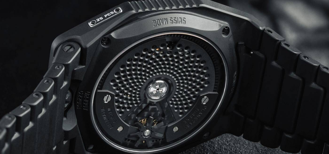 Presentando el UR-100V Full Black Titanium Jacket de Urwerk