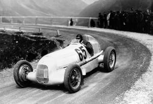 El Mercedes-Benz W25