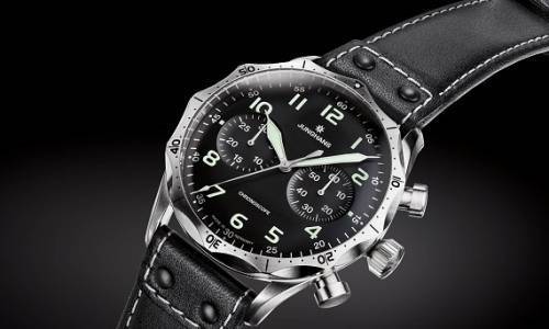 El Junghans Meister Pilot da un paso adelante y un paso atrás