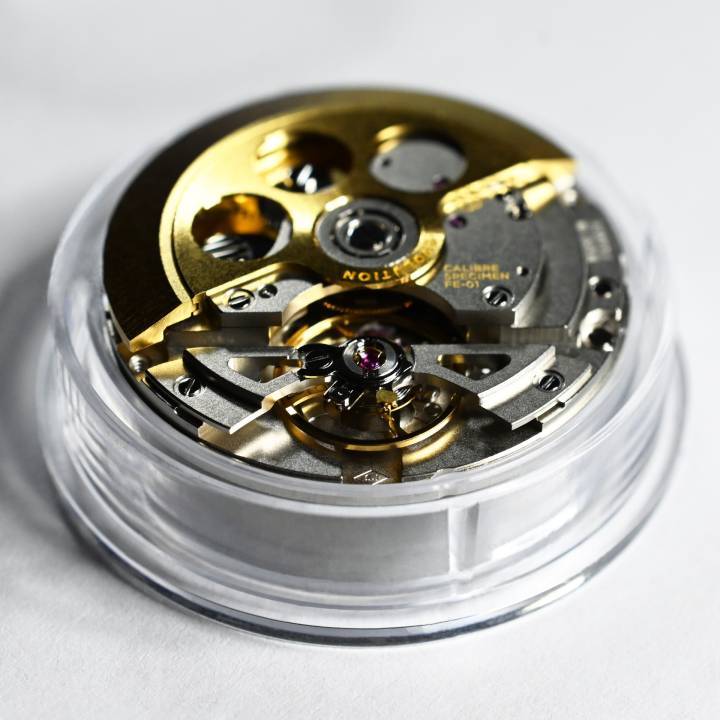 Hegid presenta el calibre Specimen FE-01 de fabricación Francesa
