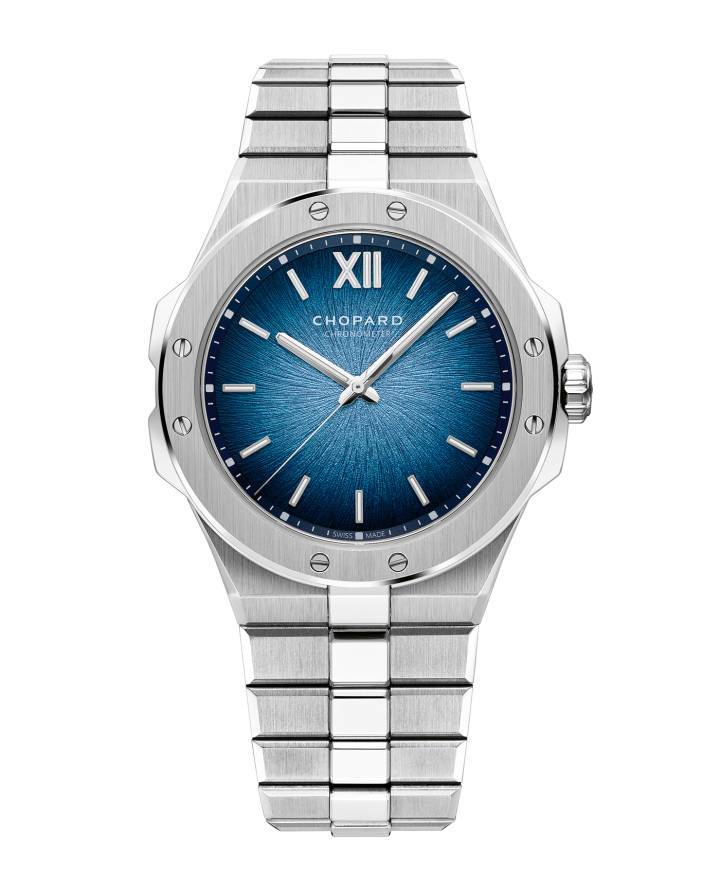 Chopard enriquece este año su colección de relojes deportivos Alpine Eagle con una primera versión en platino.