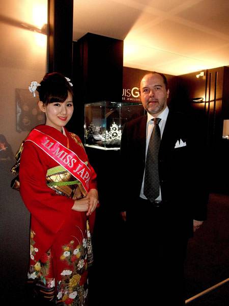 Asistencia al Desastre en Japón – Miss Japón en Baselworld