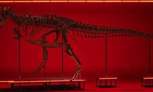 Fuera de este mundo: un Urwerk con fragmentos de T. rex