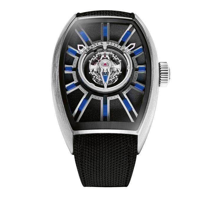 El diseño del Curvex CX Grand Central Flash Tourbillon está inspirado en los coches futuristas.