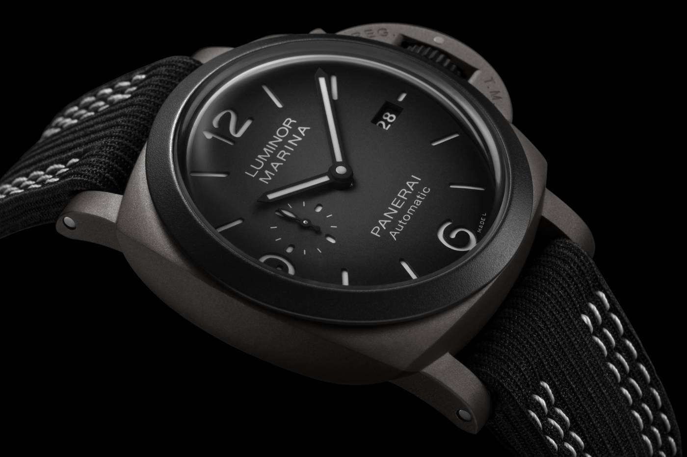 panerai_pam01122_side_-_europa_star_watch_magazine_2021