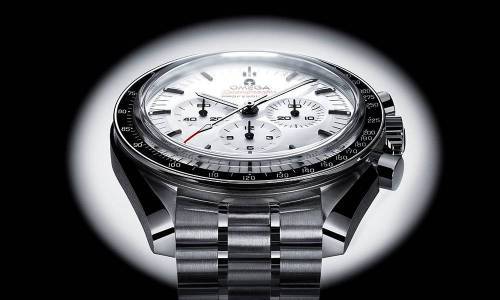 Omega Speedmaster Moonwatch: una revolucionaria esfera lacada en blanco