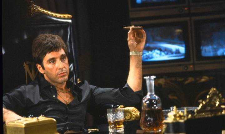 La película de drama criminal Scarface, protagonizada por Al Pacino, debutó en 1983 y desde entonces se ha convertido en una película de culto.