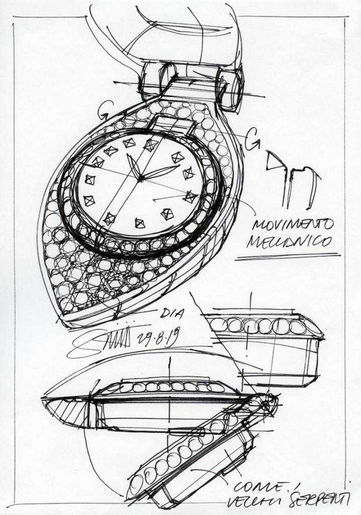 Los Serpenti Misteriosi, diseñados por Fabrizio Buonamassa Stigliani. Una presión en la lengüeta revela el reloj, debajo de la cabeza de la serpiente. Una corona bidireccional en el fondo de la caja permite dar cuerda al reloj manualmente y ajustar la hora.