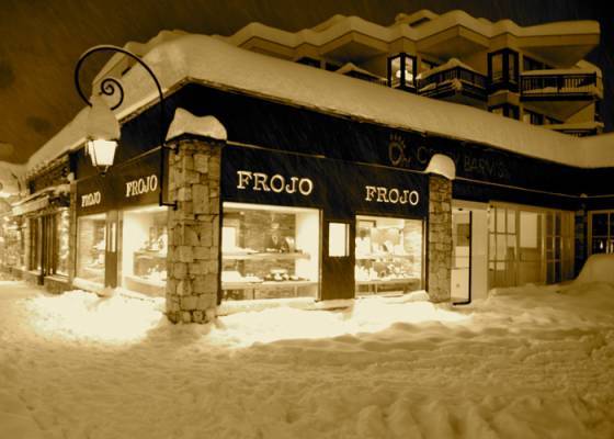 PERFIL MINORISTA - FROJO, VENDIENDO RELOJES EN LA CIMA DEL MUNDO