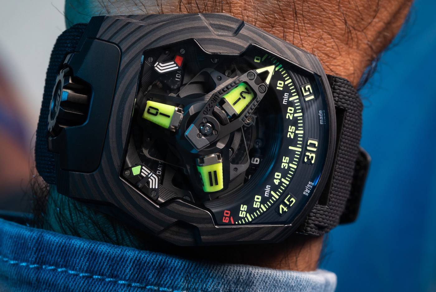 Nuevo Urwerk's UR-220 SL Asimov: Luces en la noche