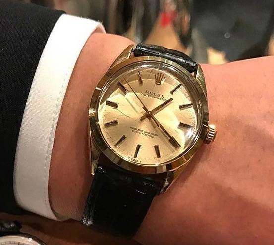 Su primer reloj: un Rolex Oyster Perpetual de oro de 14k