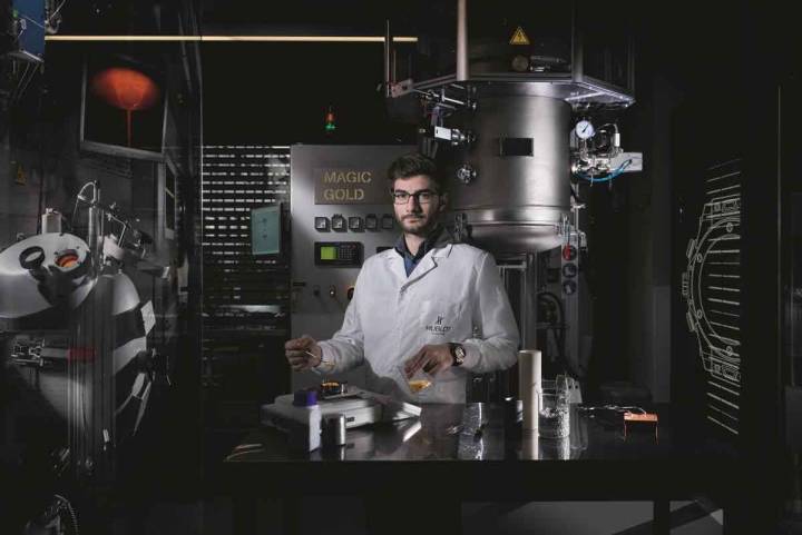 Un investigador en el laboratorio dedicado al Magic Gold en la manufactura de Nyon, Suiza