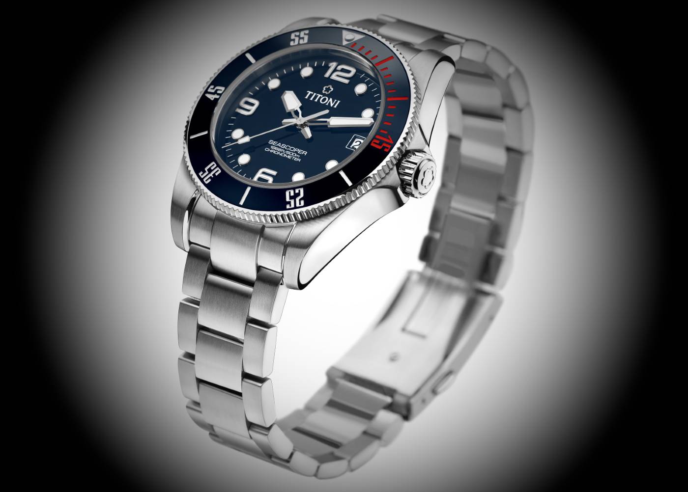 Titoni_Seascoper_600_blue_side_-Europa_Star_watch_magazine_2020