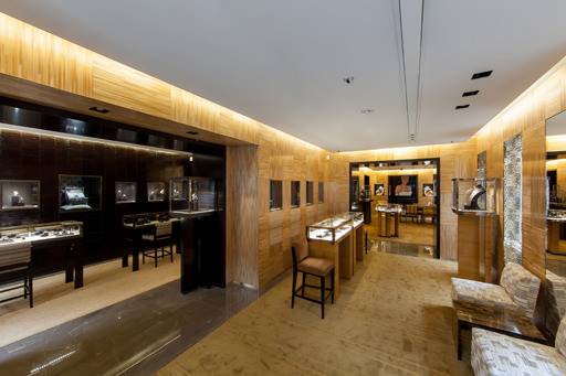 El interior de la nueva tienda de relojes y joyería de Louis Vuitton en la Place Vendôme, Paris
