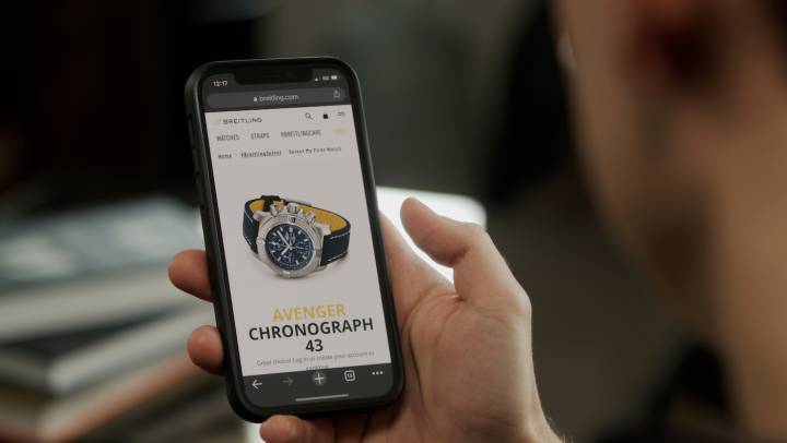 El nuevo servicio de suscripción #BreitlingSelect permite a los clientes probarse un reloj en casa antes de decidirse a comprar.