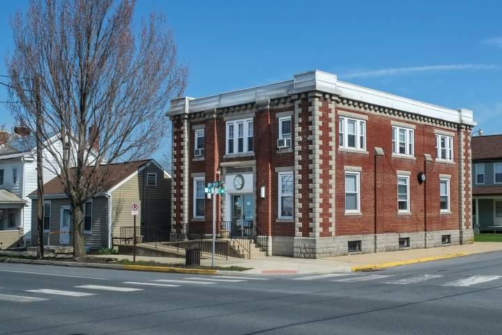 RGM Watch Company está alojada en un antiguo banco en la pequeña población de Mount Joy, Pennsylvania
