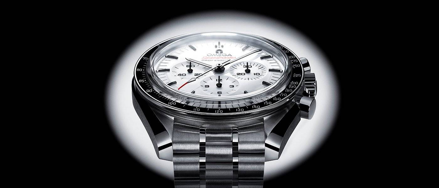 Omega Speedmaster Moonwatch: una revolucionaria esfera lacada en blanco