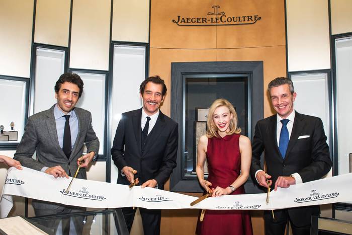 Corte de la cinta por parte del Presidente de Jaeger-LeCoultre Norte América Bonay, Clive Owen, Sarah Gadon, y el CEO de Jaeger-LeCoultre